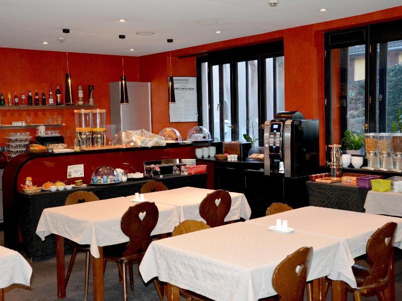 Logis Hotel Du Centre - Halte Ideale En Cyclotourisme Avec Garage A Velos Clos Molsheim Bagian luar foto