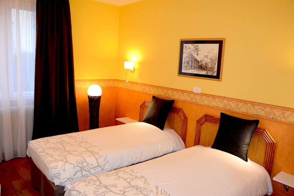 Logis Hotel Du Centre - Halte Ideale En Cyclotourisme Avec Garage A Velos Clos Molsheim Bagian luar foto