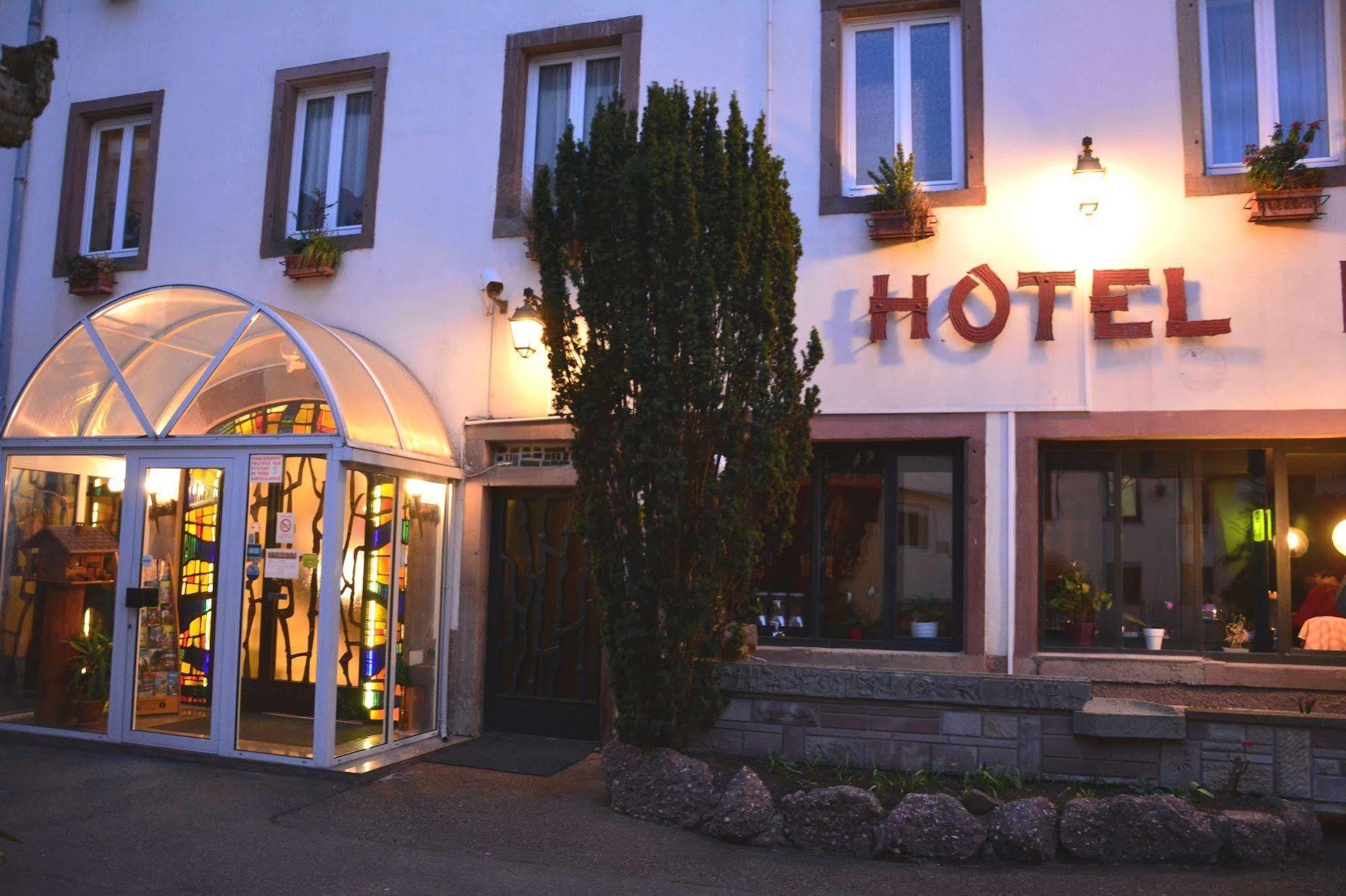 Logis Hotel Du Centre - Halte Ideale En Cyclotourisme Avec Garage A Velos Clos Molsheim Bagian luar foto