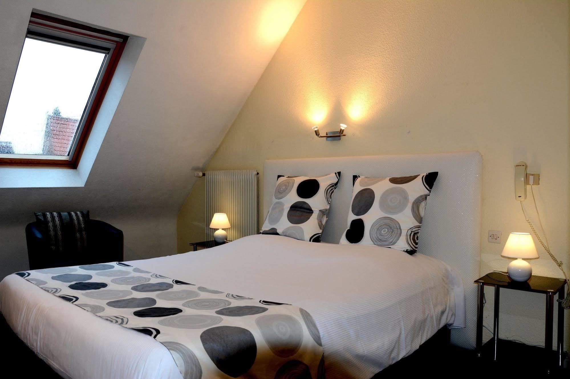 Logis Hotel Du Centre - Halte Ideale En Cyclotourisme Avec Garage A Velos Clos Molsheim Bagian luar foto